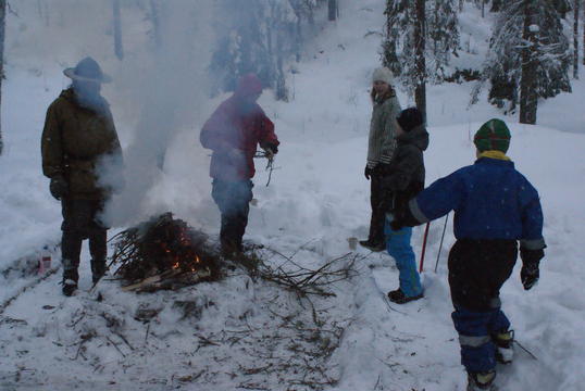 Etter flere påtenningsforsøk ble det bål